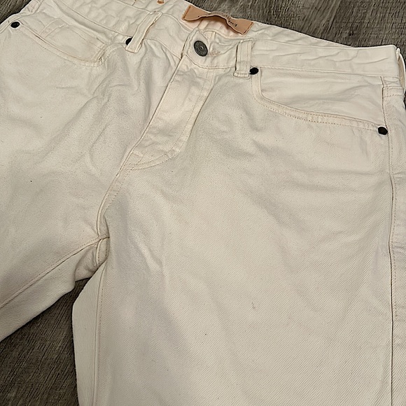 Classic Levi’s Jeans - Picture 2 of 5